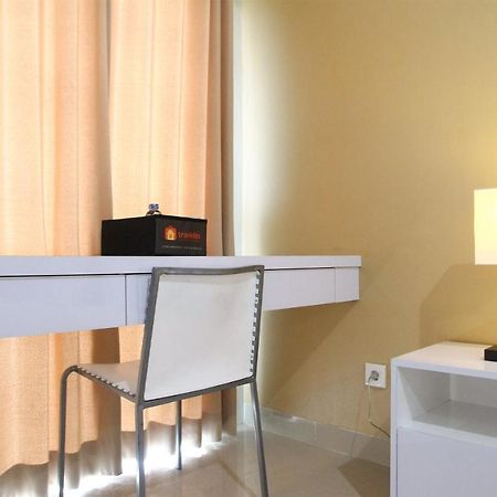 Comfortable Studio Apartment Grand Dhika City By Travelio Bekasi Exterior foto